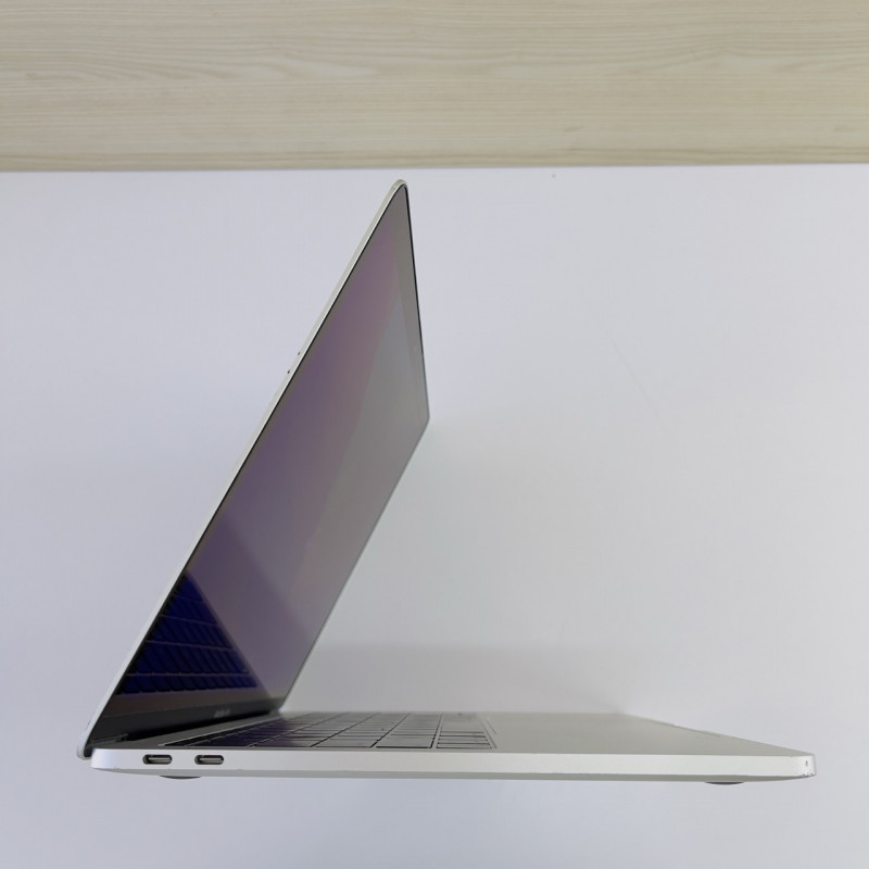 MacBook Pro 13 2017 Silver i5 2.3ghz 16/256